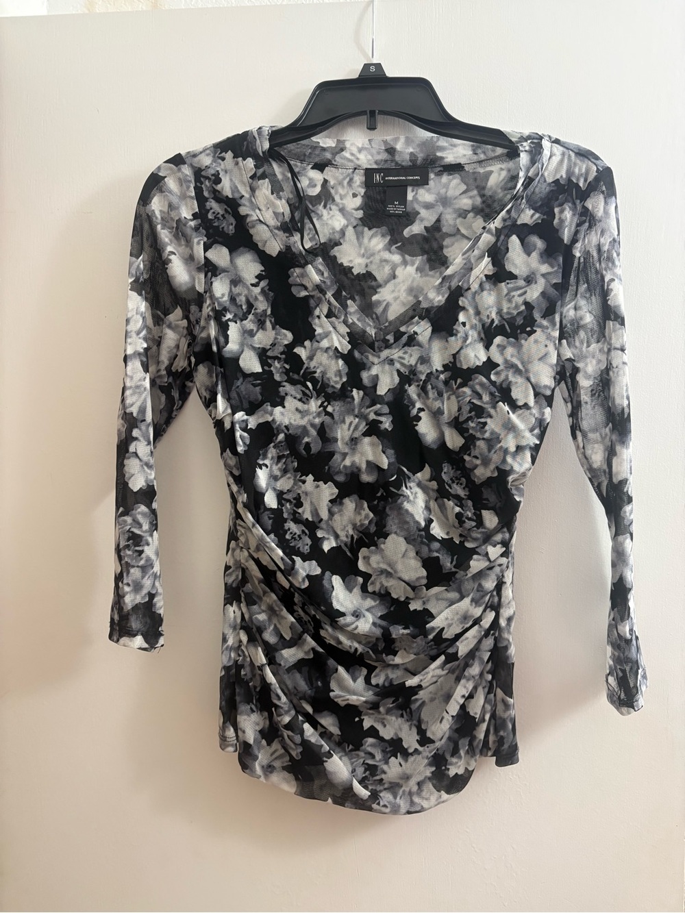 INC International Concepts Black & White Floral V-Neck Ruched Long Sleeve Top